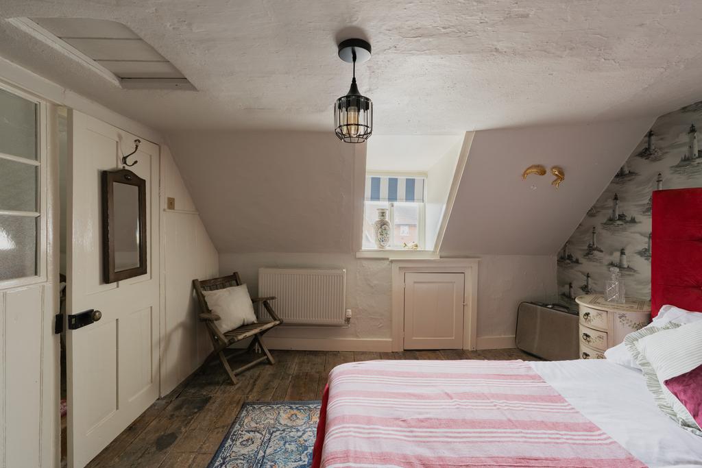 325983 - 10a Market St, Harwich-15.jpg