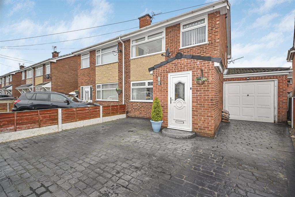 11 Midland Close External (1).jpg
