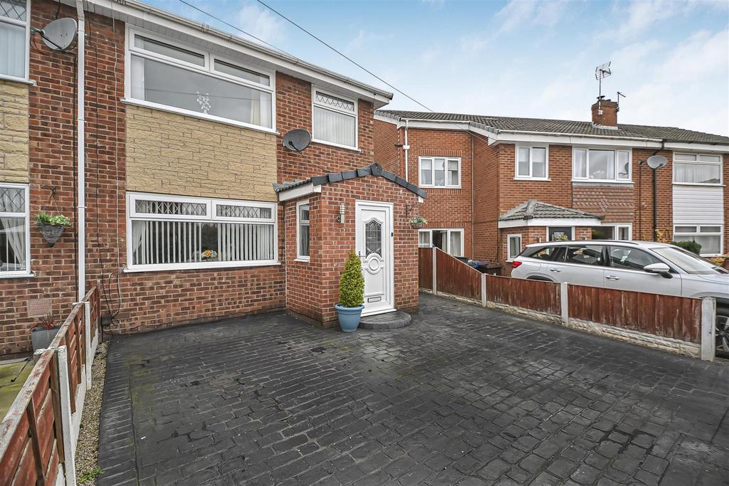 11 Midland Close External (2).jpg