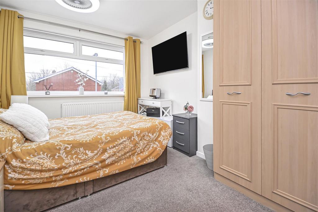11 Midland Close Bedroom 1 (2).jpg