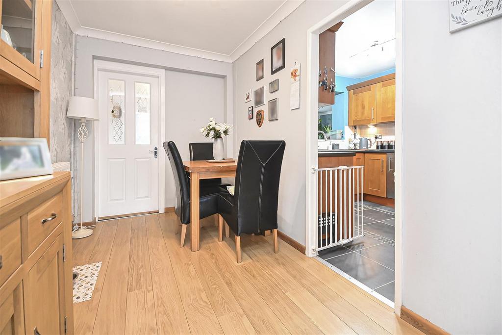 11 Midland Close Dining Room.jpg