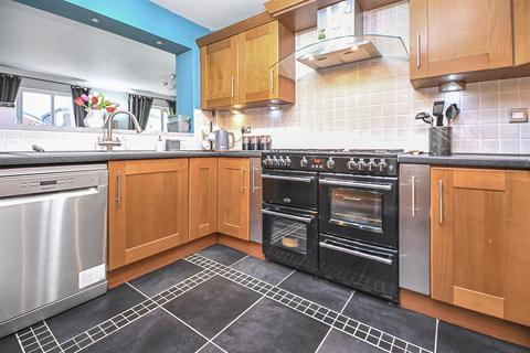 3 bedroom semi-detached house for sale, Midland Close, Leigh