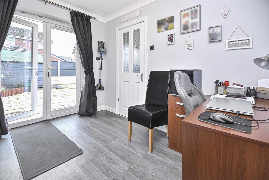 11 Midland Close Study.jpg