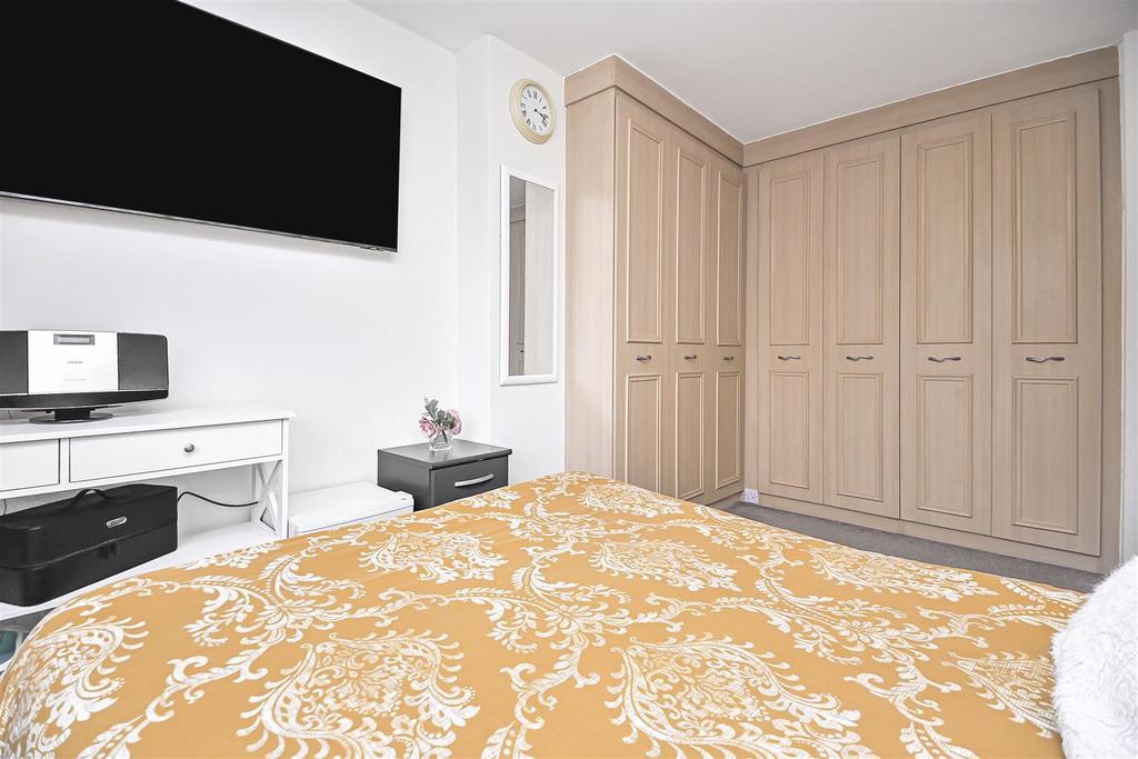 11 Midland Close Bedroom 1 (1).jpg
