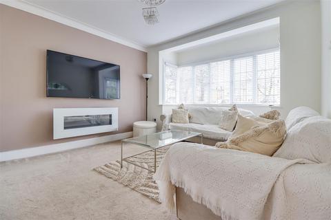 4 bedroom semi-detached house for sale, Blenheim Chase, Leigh-On-Sea SS9