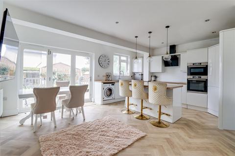 4 bedroom semi-detached house for sale, Blenheim Chase, Leigh-On-Sea SS9