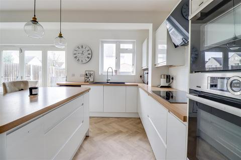 4 bedroom semi-detached house for sale, Blenheim Chase, Leigh-On-Sea SS9