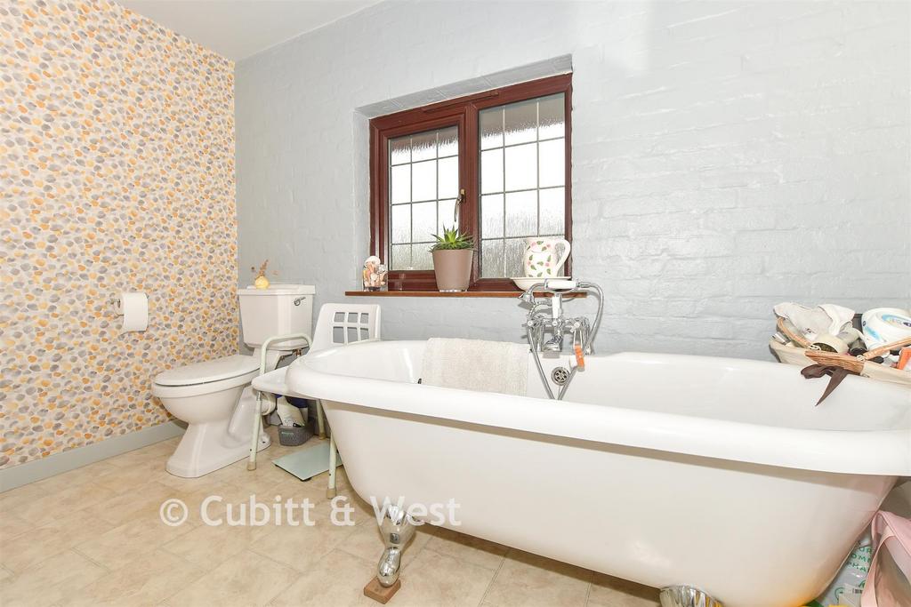 En-Suite Bathroom