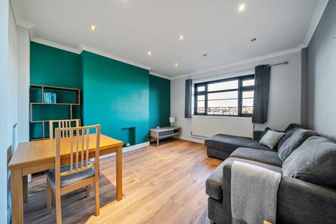 1 bedroom flat for sale, Poynders Gardens, Balham, London, SW4