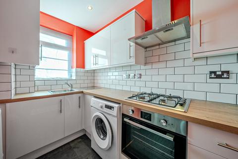 1 bedroom flat for sale, Poynders Gardens, Balham, London, SW4