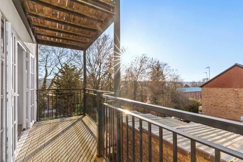 2 bedroom flat for sale, Rectory Avenue, High Wycombe HP13