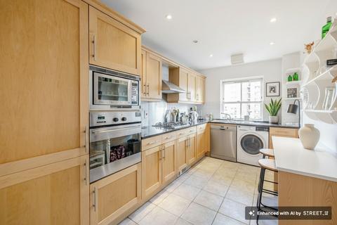 2 bedroom flat for sale, Russell Lodge, Spurgeon Street, SE1