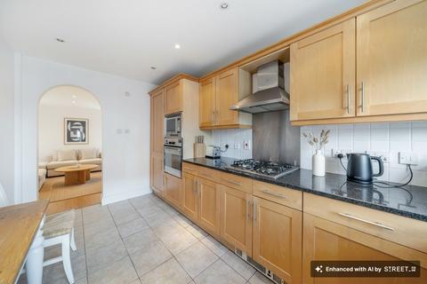 2 bedroom flat for sale, Russell Lodge, Spurgeon Street, SE1