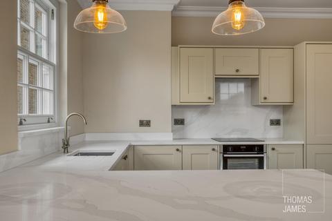 undefined, Grovelands Road, London, N13