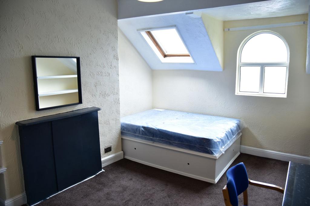 A bright and inviting double bedroom featuring ...