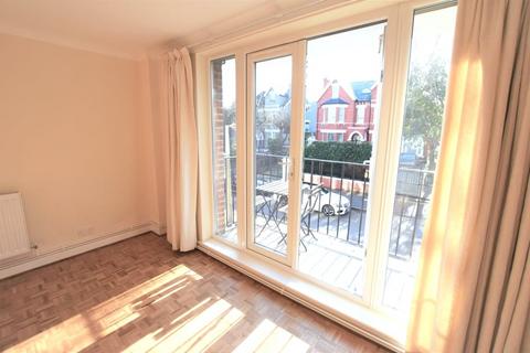 2 bedroom flat for sale, Quintock House, Kew