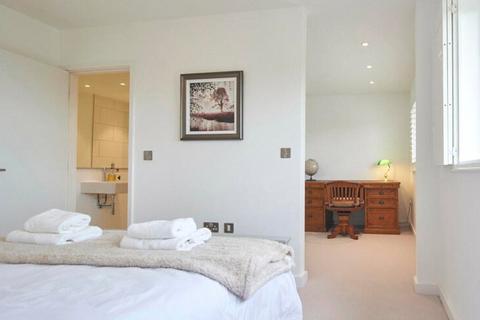 2 bedroom apartment to rent, Fetter Lane, London, EC4A