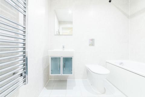 2 bedroom flat to rent, Westgate Apartments, Royal Victoria E16
