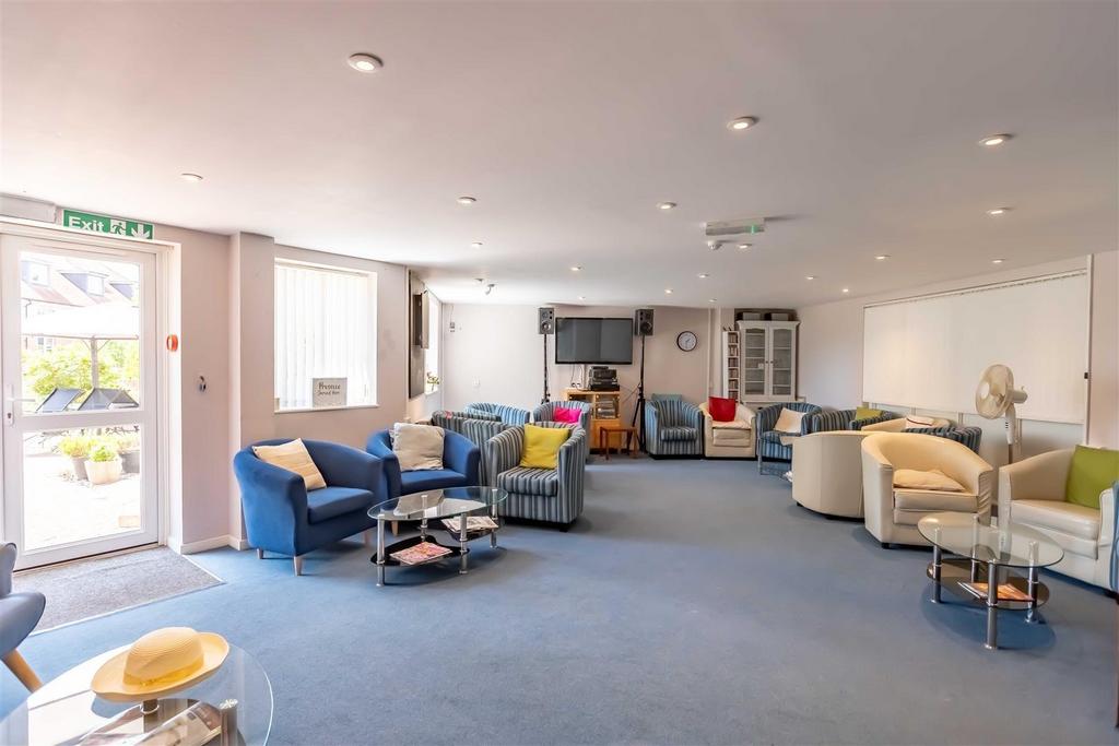 Bakers Court Communal Lounge.jpg