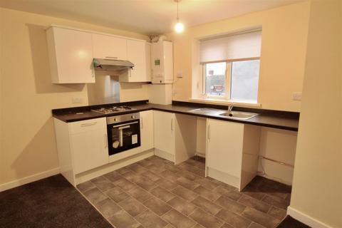 3 bedroom apartment to rent, Deckham Terrace, Deckham, Gateshead