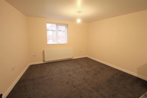 3 bedroom apartment to rent, Deckham Terrace, Deckham, Gateshead