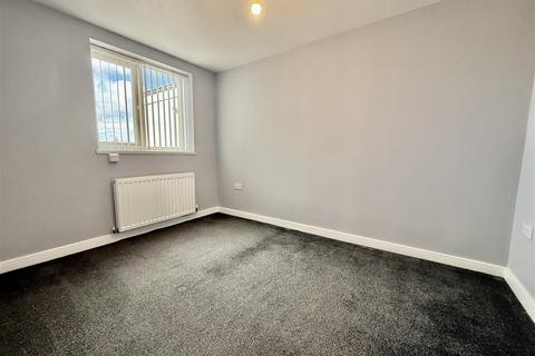 3 bedroom apartment to rent, Deckham Terrace, Deckham, Gateshead