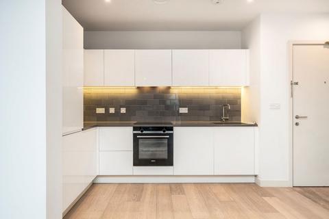 2 bedroom flat to rent, Royal Crest Avenue, London E16