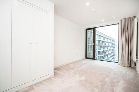 2 bedroom flat to rent, Royal Crest Avenue, London E16