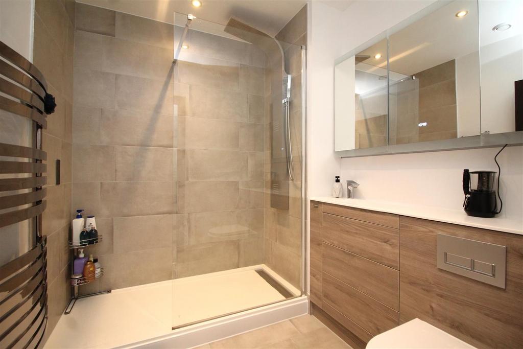 Ensuite .JPG