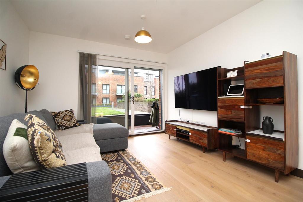 Living room 1.JPG