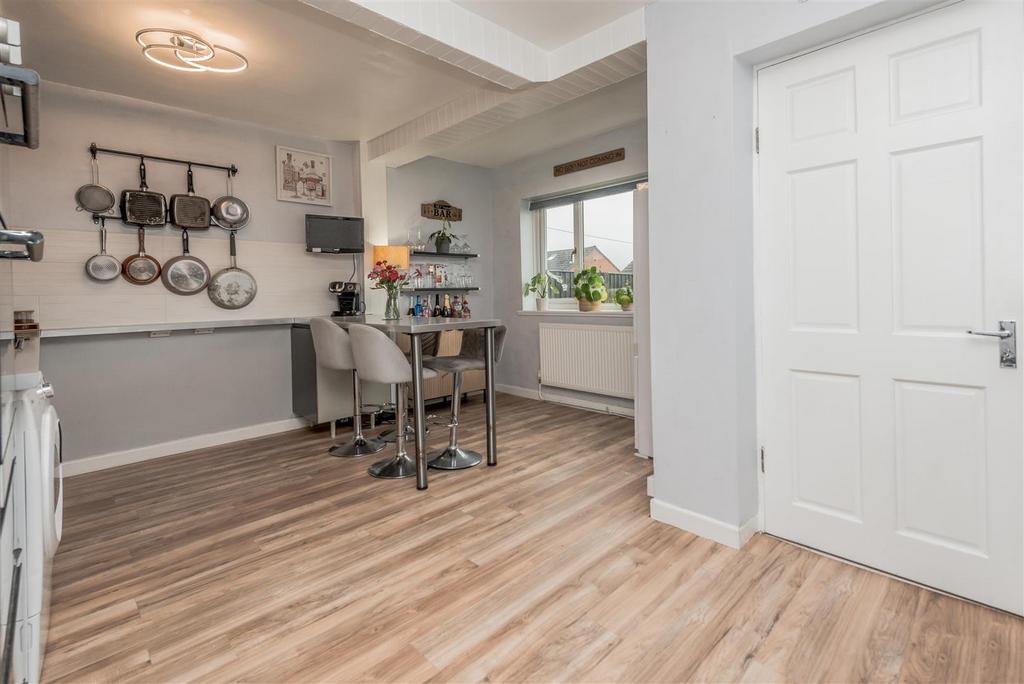 Fitted Breakfast Kitchen / Diner: