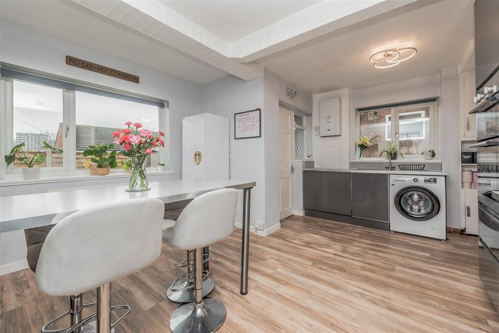 Fitted Breakfast Kitchen / Diner:
