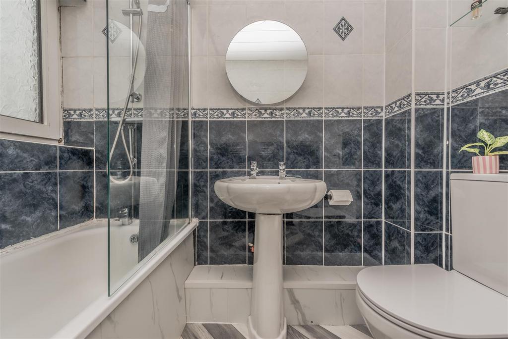 Bathroom / WC: