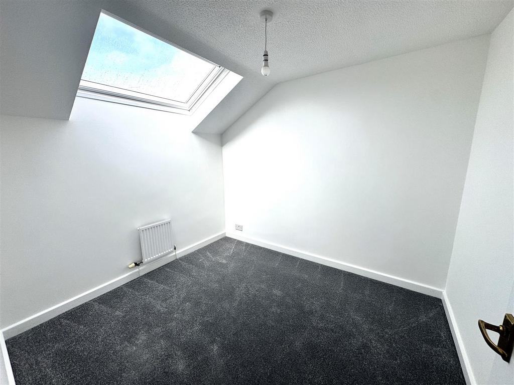 Bedroom two (2).JPG