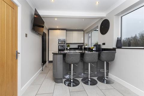 4 bedroom semi-detached house for sale, Birchington Avenue, Huddersfield HD3
