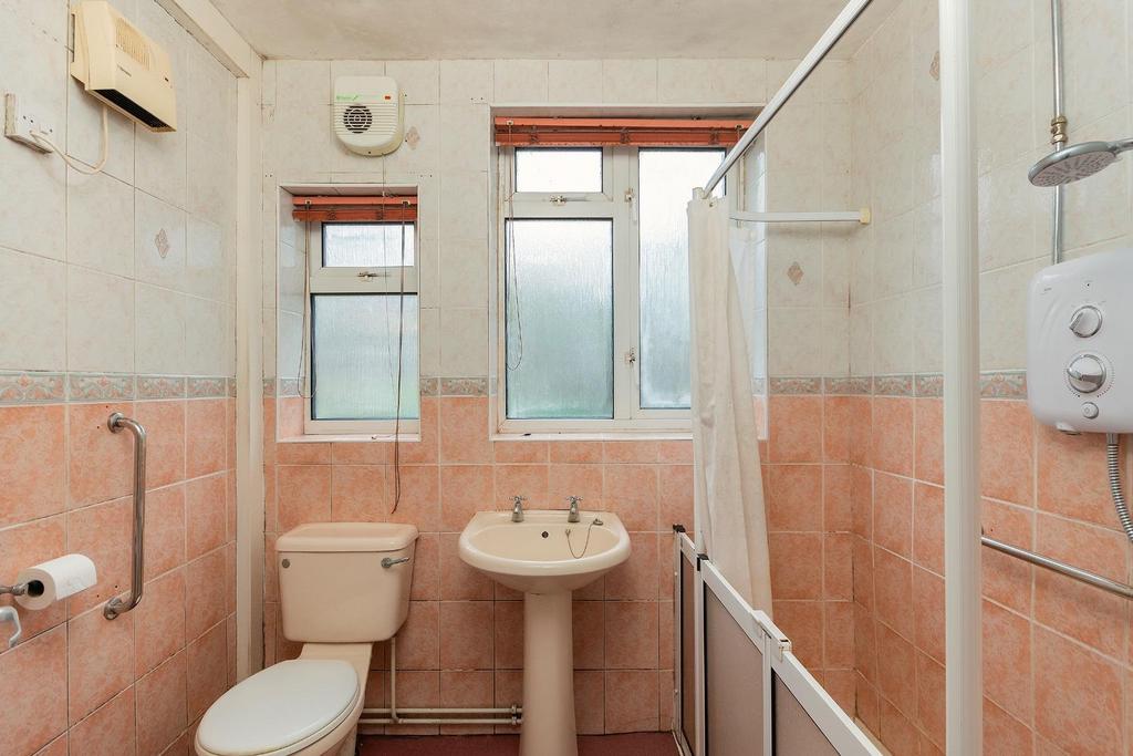 9 F3 RSG - Bathroom C.jpg