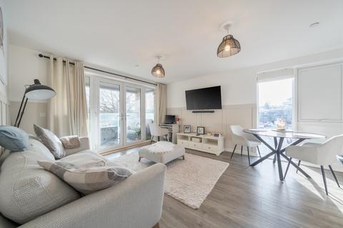 1 bedroom flat for sale, Carver House, 8 Spitfire Chase, Walton-on-Thames, KT12