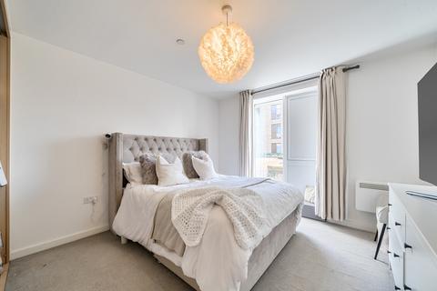 1 bedroom flat for sale, Carver House, 8 Spitfire Chase, Walton-on-Thames, KT12