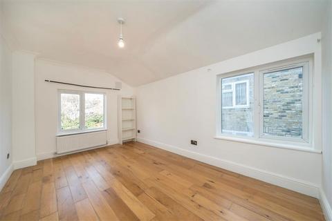2 bedroom flat to rent, Egmont Street, London SE14