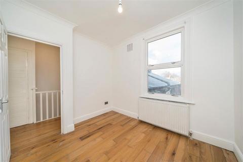 2 bedroom flat to rent, Egmont Street, London SE14