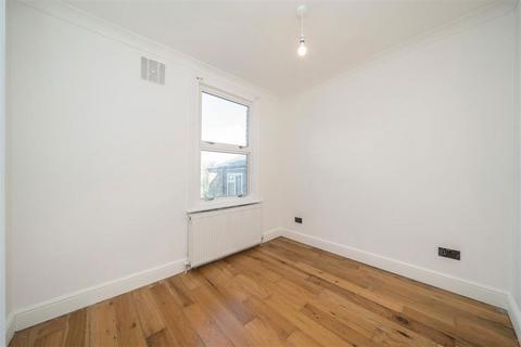 2 bedroom flat to rent, Egmont Street, London SE14