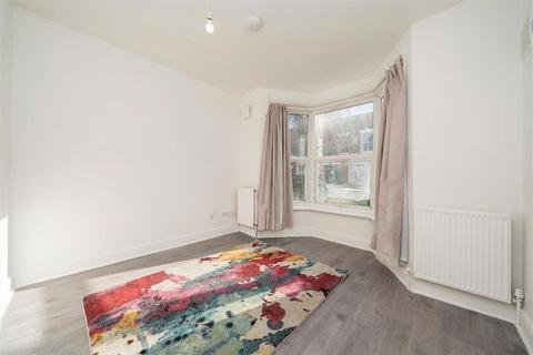 2 bedroom flat to rent, Egmont Street, London SE14