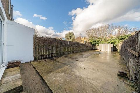 2 bedroom flat to rent, Egmont Street, London SE14