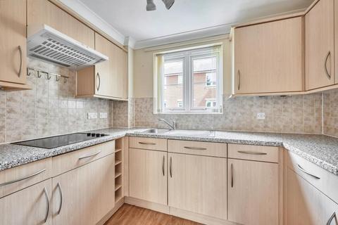 2 bedroom apartment to rent, Broomfield Road, CM1