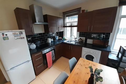 3 bedroom flat to rent, Niton Street, Fulham London