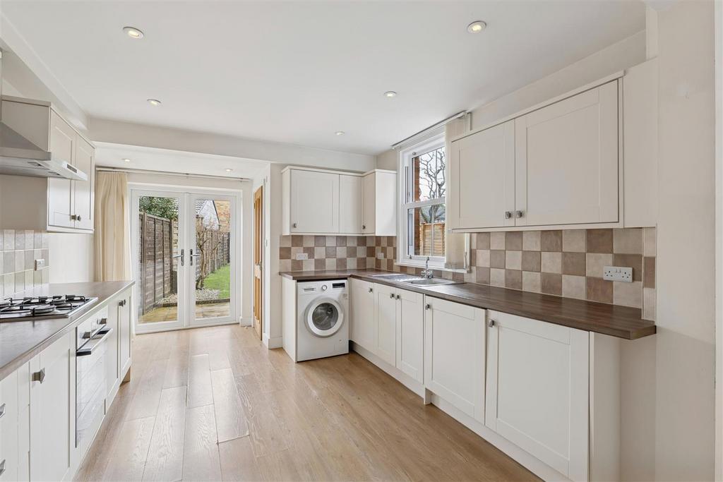 102985 - 36 Chertsey Road (10).jpg