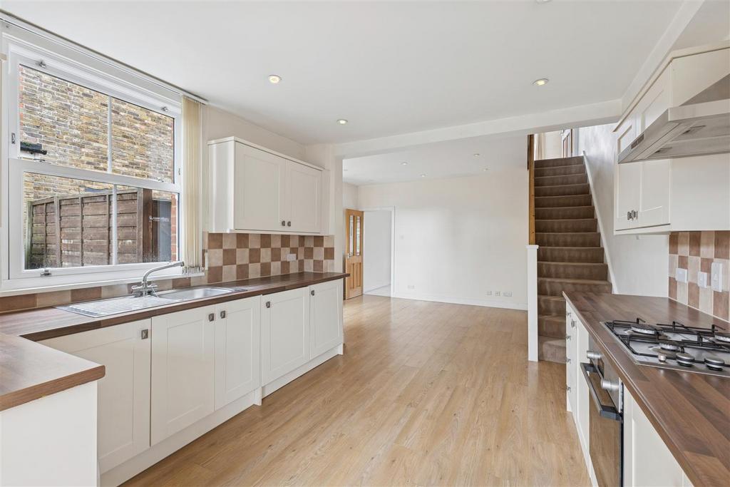 102985 - 36 Chertsey Road (12).jpg