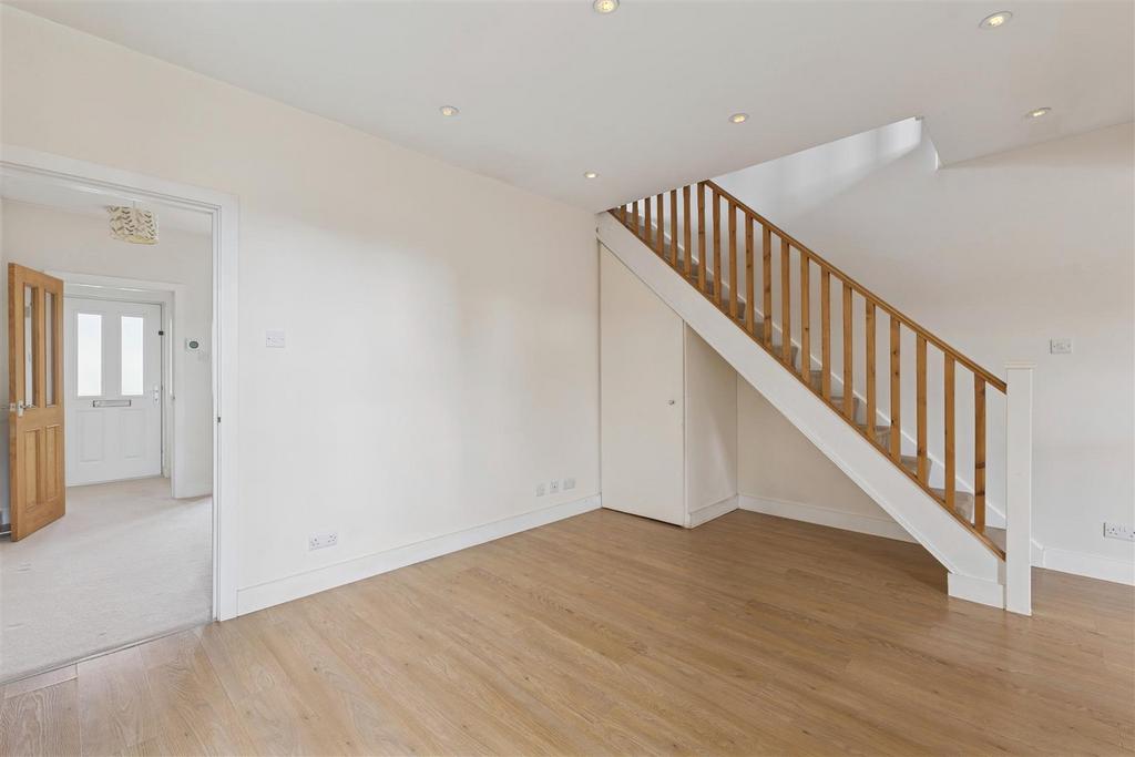 102985 - 36 Chertsey Road (5).jpg