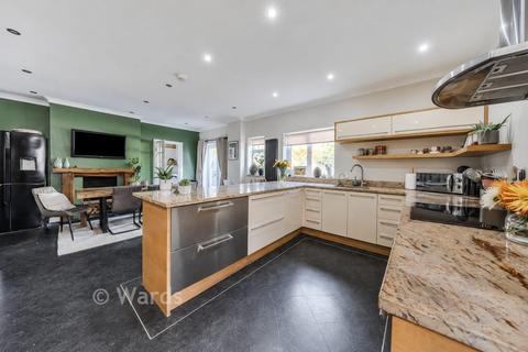 5 bedroom detached house for sale, London Road, Sittingbourne ME9