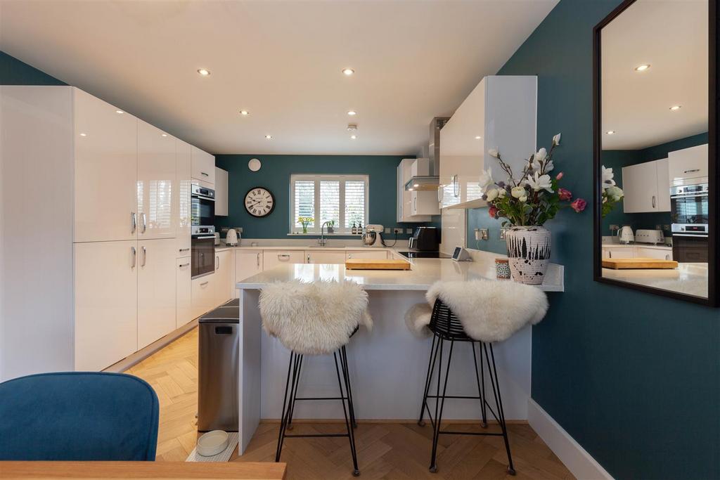 Kitchen 2.jpg